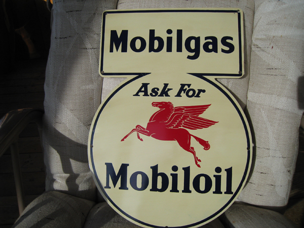 picture of Mobil Keyhole Sign