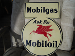 Mobil Keyhole Sign