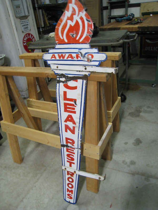 picture of Pan- Am Clean Rest Room Award Flange Sign